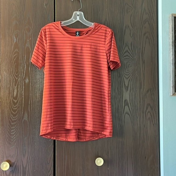 Sketchers short sleeved rust colored sports top. Size Small. - Picture 1 of 8